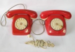 Antigo Brinquedo - Telefone da Estrela - Lindo Par de Telefones de disco - Estrutura em plástico rígido - Funcionamento:  6 pilhas médias - Porém não foi testado com as pilhas e não acompanha o fio que liga um aparelho no outro - Conforme fotos - Vendido no estado - Medida de cada: 21,5 x 17 x 13 cm.