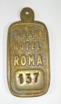 Antiga e Rara Plaquinha de identificação do Gran Hotel Roma - Metal - Medida: 9 x 4,5 x 0,4 cm.