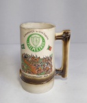 Antiga e Colecionável Caneca de Cerâmica - Comemorativa do Bar Roseira ao Sesquicentenário (1822-1972) da Independência - Palmeiras - Obs: Possui pequeno restauro na parte inferior da alça , porém não compromete sua estrutura - Conforme fotos. Medida: 15,5 cm de altura x 8,5 cm de diâmetro.