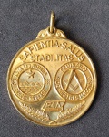 Antiga e Rara Medalha Maçônica - Seminário de Mestres Maçons - Grande Oriente do Brasil - Metal dourado - Medida: 35 mm de diâmetro.