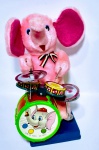 Antigo e Raro Brinquedo MAMBO - Elefante baterista - Made in Taiwan - SON AI TOYS - Na caixa original. Sem uso! Guardado por muitos anos - Porém não foi testado - Medida da Caixa: 28 x 21 x 12 cm.