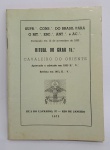 Antigo Livro Maçônico - RITUAL DO GRAU 15º - Cavaleiro do Oriente  .'. Do Supremo Conselho do Brasil para o Rito Escocês Antigo e Aceito - 1972 - Possui assinatura e carimbo de Autenticidade - RJ - Com 48 páginas - Possui pequenas marcações de caneta - Medida: 15,5 x 12 cm.