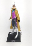 MARVEL - Coleção de Miniaturas - GAMBIT - Miniatura de metal pintada á mão - Edição Oficial de Colecionador - Acompanha a revista com 19 páginas ricamente ilustradas com detalhes sobre o personagem - Em ótimo estado - Conforme fotos - Medida da escultura: 10 cm de altura.