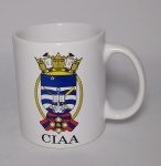 Marinha do Brasil - Caneca militar com brasão CIAA - Em ótimo estado - Conforme fotos - Medida: 9,5 cm de altura x 8,5 cm de diâmetro.