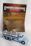 Miniatura: Mercedes Benz Scania-Vabis LS 85 (1970) - ÁGUA POTÁVEL - Coleção: Caminhões Brasileiros de Outros Tempos - Miniatura idêntica - Acompanha revista com todas as informações (11 páginas), com textos e ilustrações - Realização da Editora Planeta DeAgostini - Perfeito estado de conservação - Medida do veículo: 20 X 6,5 X 6 cm.