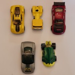 Set de 5 Carrinhos de coleção - 1 Nissan Silvia S 15 -  1 Ferrari 360  - 1 Piranha  Terror - 1 2678  Hot Wheels - 1 SEM MARCA Medidas aproximadas 7 x 3 cm. (A 07)