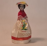 Antiga boneca SOUVENIR/  Representa traje típico de Mônaco  Medidas aproximadas  13 cm de altura ( B 01)