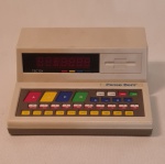 PENSE BEM - Brinquedo da marca Tec Toy - anos de1980  -. Acompanha 4 Livros (Ano 1987) de atividades programadas - na caixa-  Medidas aproximadas  21 X 21 X 8,5 cm (B 18)