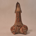 Arte Indígena - Escultura de barro cozido, representando boneco Karajá.--  Medidas aproximadas: 10 x 14  x 22