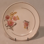 Antigo prato com motivos florais -- Nadi Figueiredo  - fabrica fundada em 1912 - anos 60 Medida aproximada 22 cm de diametro