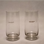 Par de copos de vidro - VASP  Medida aproximada: 11 cm de altura.
