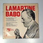 Vinil  Lamartine Babo  História da Música Popular Brasileira  Grandes Compositores. Produto Original. Gravadora Abril Cultura.  Fabricado e distribuído por RCA Eletronica Ltda. 1982. Capa (escurecida, com pontos de oxidação e com etiqueta colada)/contracapa (escurecida, com pontos de oxidação e com etiqueta colada) em regular estado de conservação, danificada nas bordas, manchas/pontos de oxidação, marcação do disco, com sinais de uso, manuseio e desgastes. Contém plástico de proteção do disco. Disco com riscos, mesmo que superficiais podem ocasionar algum nível de ruído na audição. Contém envelope encarte. Lado A  6 faixas; Lado B   6 faixas.