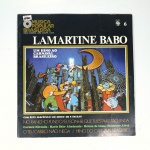Vinil  Lamartine Babo  História da Música Popular Brasileira  Edição Quinzenal - 6. Produto Original. Gravadora Abril Cultura.  Fabricado e distribuído por RCA S. A. Eletrônica.  1970. Capa (danificada com desgastes do material e etiqueta colada)/contracapa (danificada com desgastes do material, faltando algumas partes) em regular estado de conservação, danificada nas bordas colada com fita adesiva transparente, manchas/pontos de oxidação, marcação do disco, com sinais de uso, manuseio e desgastes. Contém plástico de proteção do disco. Disco com riscos, mesmo que superficiais podem ocasionar algum nível de ruído na audição. Contém envelope encarte. Lado A  4 faixas; Lado B   4 faixas.