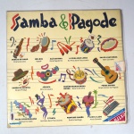 Vinil  Samba & Pagode. Produto Original. Gravadora Som Livre. Fabricado e distribuído por SIGLA  Sistema Globo de Gravações Audiovisuais Ltda. 1992. Capa (escurecida e com pontos de oxidação)/contracapa (escurecida e com pontos de oxidação) em regular estado de conservação, danificada nas bordas, manchas/pontos de oxidação, marcação do disco, com sinais de uso, manuseio e desgastes. Contém plástico de proteção do disco. Disco com riscos, mesmo que superficiais podem ocasionar algum nível de ruído na audição. Não contém encarte. Lado A  7 faixas; Lado B   7 faixas.