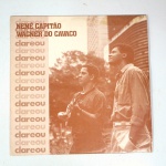 Vinil  Nenê Capitão e Wagner do Cavaco  Clareou.  Produto Original. Fabricado e distribuído por BMG Ariola Discos Ltda. 1990. Capa (escurecida e com pontos de oxidação)/contracapa (com pontos de oxidação, escurecida e com dedicatória) em regular estado de conservação, danificada nas bordas colada com fita adesiva, manchas/pontos de oxidação, marcação do disco, com sinais de uso, manuseio e desgastes. Não contém plástico de proteção do disco. Disco com riscos, mesmo que superficiais podem ocasionar algum nível de ruído na audição. Não contém encarte. Lado A  5 faixas; Lado B   5 faixas.