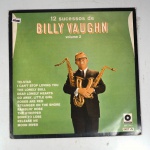 Vinil  Billy Vaughn  12 sucessos de Billy Vaughn.  Produto Original. Gravadora ABC Dot. Fabricado e distribuído por RGE/Fermata Ltda. 1968. Capa (com etiqueta colada, escurecida, com pontos de oxidação  e desgastes do material)/contracapa (com pontos de oxidação, escurecida e com desgastes do material) em regular estado de conservação, danificada nas bordas, manchas/pontos de oxidação, marcação do disco, com sinais de uso, manuseio e desgastes. Contém plástico de proteção do disco. Disco com riscos, mesmo que superficiais podem ocasionar algum nível de ruído na audição. Não contém encarte. Lado A  6 faixas; Lado B   6 faixas.