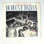 Vinil  Duduca e Dalvan  A música imortal de Duduca e Dalvan.  Produto Original. Gravadora Chantecler. 1987. Fabricado e distribuído por Chantecler Wheaton do Brasil S/A. Capa (desgastes do material, escurecida e com rasuras)/contracapa (com desgastes do material, pontos de oxidação, escurecida e com etiqueta colada) em regular estado de conservação, danificada nas bordas, manchas/pontos de oxidação, marcação do disco, com sinais de uso, manuseio e desgastes. Contém plástico de proteção do disco, porém o mesmo está danificado. Disco com riscos, mesmo que superficiais podem ocasionar algum nível de ruído na audição. Não contém encarte. Lado A  6 faixas; Lado B   6 faixas.