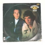 Vinil  Chrystian & Ralf.  Produto Original. Gravadora Chantecler. 1986. Fabricado e distribuído por Gravações Eletricas S. A. Capa (desgastes do material, cor e etiqueta colada)/contracapa (com desgastes do material e cor) em regular estado de conservação, danificada nas bordas, manchas/pontos de oxidação, marcação do disco, com sinais de uso, manuseio e desgastes. Não Contém plástico de proteção do disco. Disco com riscos, mesmo que superficiais podem ocasionar algum nível de ruído na audição. Não contém encarte. Lado A  6 faixas; Lado B   7 faixas.