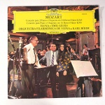 Vinil  Wolfgang Amadeus Mozart  Concerto para 2 pianos e orquestra em Mi Bemol Maior K365/Concerto para piano e orquestra em Si Bemol Maior K595. Produto Original. Gravadora Deutsche Grammophon. 1976. Fabricado e distribuído por Polygram Discos Ltda. Capa (com desgastes do material e cor)/Contracapa (com desgastes do material, escurecida e com pontos de oxidação) em regular estado de conservação, danificada nas bordas, manchas/pontos de oxidação, marcação do disco, com sinais de uso, manuseio e desgastes. Contém plástico de proteção do disco. Disco com riscos, mesmo que superficiais podem ocasionar algum nível de ruído na audição. Não Contém encarte.