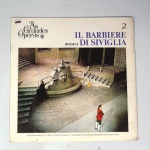 Vinil   Rossini  Il Barbiere di Siviglia  As grandes Óperas  2. Abril Cultural. Produto Original. Gravadora  RCA. Fabricado e distribuído por RCA Eletrônica Ltda. 1971. Capa (com desgastes do material, escurecida, pontos de oxidação e etiqueta colada)/Contracapa (com desgastes do material, escurecida, com pontos de oxidação e etiqueta colada) em regular estado de conservação, danificada nas bordas,  manchas/pontos de oxidação, marcação do disco, com sinais de uso, manuseio e desgastes. Não Contém plástico de proteção do disco. Disco com riscos, mesmo que superficiais podem ocasionar algum nível de ruído na audição. Não Contém encarte.