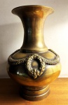 Antigo vaso de bronze com guirlandas 25cm