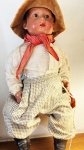 Antigo boneco `Gaúcho` com cabeça, pernas e mãos em porcelana. Roupas de época. Apresenta uma das pernas descolada 42cm