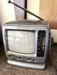 Antigo aparelho de televisão marca Precision (não testada)