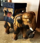 Elefante de madeira em forma de mesa auxiliar  50x53cm