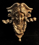 Adorno ou escultura de dama em bronze 14x13cm