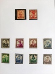 BAIXOU O PREÇO! - RARIDADE - ALEMANHA - III Reich  - 1935 - Deutschs Reich - Trajes Típicos série completa - Mi 588 a 597 - O conjunto de dez selos foram produzidos em papel com marca dágua suástica e eram Perf K 14 em 4 de outubro de 1935 para Nothilfe . O valor da sobretaxa sobre os selos foi para organizações de caridade. O tema desses selos é Trajes Regionais Alemães e, por denominação, do mais baixo ao mais alto, eles retratam mulheres em modos de vestir regionais para -- Prússia Oriental , Silésia , Renânia , Baixa Saxônia , Brandemburgo , Floresta Negra , Hesse , Alta Baviera , Frísia e Francônia - sem carimbo afixados em HAWID em folha de ábum