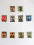 BAIXOU O PREÇO! - RARIDADE - ÁUSTRIA - 1948-58 - Republik Oftreich - Trajes Provinciais - 10 selos sem carimbo afixados em HAWID em folha de ábum - Link de referência: https://www.stamp-collecting-world.com/austriastamps_1948d.html