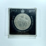 MOEDA REINO UNIDO - RAINHA ELIZABETH- CUPRO NÍQUEL - 1977 - 39 MM - NO ACRÍLICO