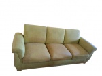 Sofá para três assentos estofado com tecido na cor pistache, almofadas precisando de higienização,74 x 206, Alt. 84 cm.