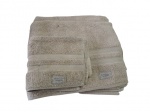 Kit toalhas sendo 2 de banho e 1 de rosto Budmmeyer, algodão e fio  egípcio na cor bege, apresenta manchas.