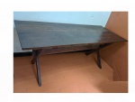 Mesa cavalete e madeira nobre, tampo reguado, pernas  em `X` arrematadas em trava, 186 x 74, Alt. 76ccm.