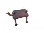 Banqueta em madeira representando camelo para sela de camelo em couro na cor caramelo, pernas arrematadas na pata do animal adornadas com 4 bilros 60 x 39, Alt. 37 cm.
