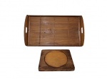 Uma travessa executada em bambu e madeira e uma tábua em madeira para queijos, 29 x 24 e 65 x 36 cm.