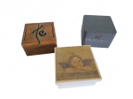 Três caixas para chá e madeira com compartimentos internos,17 x 17 x 12 e 18 x 18 x 9 cm.