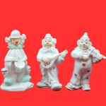 MONT PIERO - COLECIONISMO -  Conjunto de estatuetas representando Orquestra de palhaços músicos feitos de porcelana espanhola da marca Monti Piero, com rica decoração feita a mãoe  acabamento filetado a ouro. Medida: 13cm alt.