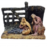 ARTE SACRA - Escultura representando presépio artesanal , confeccionado em cerâmica vitrificada, retrata a Sagrada Família com José e Maria descansando próximos ao Menino Jesus em uma manjedoura. Peça pode ser usado como vaso para flores. Medida:  30cm x 20cm x 20cm.