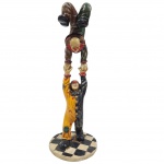 COLECIONISMO - "Os palhaços malabarista"  Escultura em madeira. Medida: 38cm x 15cm.