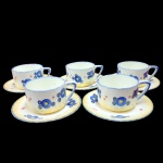 MAJOLIKA CERAMICA ALEMANHA - Antigo conjunto de xícaras de chá em porcelana Alemã, com rica decoração floral estilizada em tons de azul e amarelo.