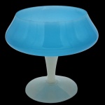 Antigo Vaso, estilo taça Frances XX,  em opalina azul, com hastes branca e base circular. Medida: 22cm x 20cm