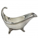 Eberle - Molheira, design clássico com três pés ricamente ornamentados em detalhes de folhagens e conchas, da manufatura Eberle. Medida: 21cm x 10cm x 16cm.