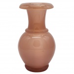 Antigo Vaso bojudo, em opalina no tom rose. Medida: 20cm.