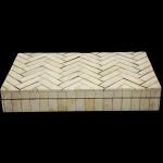 Caixa porta joia, decorado em mosaico de osso natural, peça feita a mão. Medida: 26cm x 15cm x 5cm.