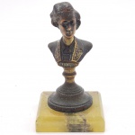 FRÉDÉRIC CHOPIN -  Antiga escultura Frédéric Chopin, confeccionada em bronze, com base em mármore bege. Medida: 15cm x 8cm