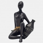 ARTE AFRICANA - Escultura retratando uma figura feminina, confeccionada em cerâmica vitrificada. Medida; 23cm x 20cm.