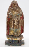 ARTE SACRA  - Escultura sacra brasileira de "Santa Luzia", datada do século XIX, peça entalhada na madeira policromada, apresentando traços populares e ingênuos. Medida: 24cm x  12cm. Obs: no estado.