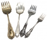 Conjunto de quatro talheres de servir em metal prateado, com dimensões variadas que reforçam sua funcionalidade e equilíbrio estético. Medida maior: 23 cm e o menor 17 cm.